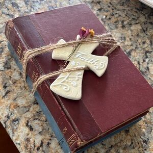 Vintage Holy Bible 1952 and 1921 The Wonder Book of Bible Stories w Faith Cross